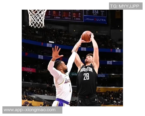 亚当斯解析双塔阵容策略强调防守节奏与进攻对位优势的重要性 亚当斯解析双塔阵容策略强调防守节奏与进攻对位优势的重要性