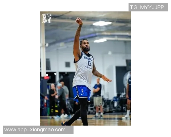 独行侠训练照曝光弗拉格与安东尼戴维斯激烈对抗展现竞争精神 独行侠训练照曝光弗拉格与安东尼戴维斯激烈对抗展现竞争精神