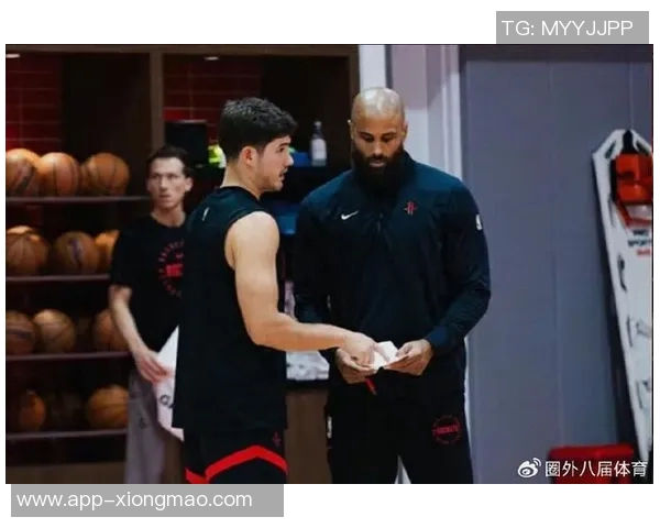 乌度卡称赞申京传球能力提升决策速度显著加快助力球队表现