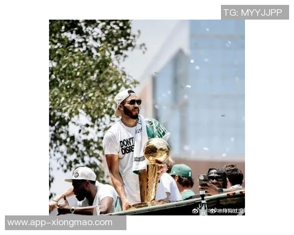 塔图姆回忆夺冠游行时刻期待未来更多辉煌时刻