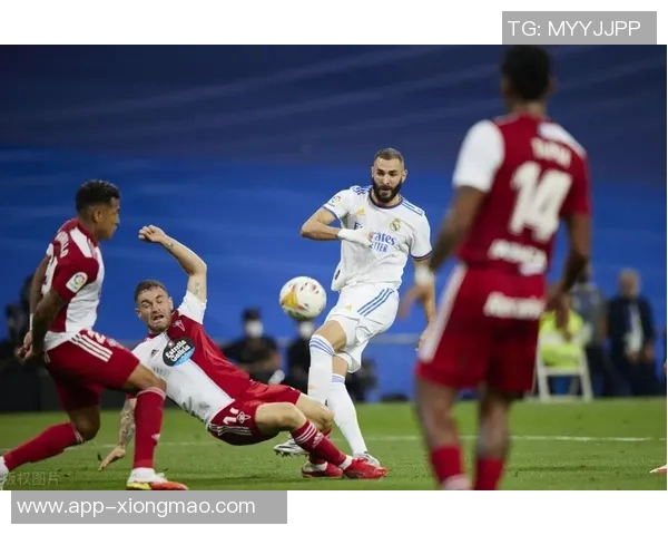 维尼修斯点球让姆巴佩错失帽子戏法他选择沉默应对争议