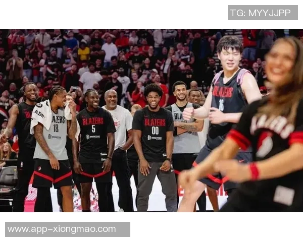 开拓者球迷嘉年华对抗赛黑队险胜白队杨瀚森队友夏普荣膺MVP称号