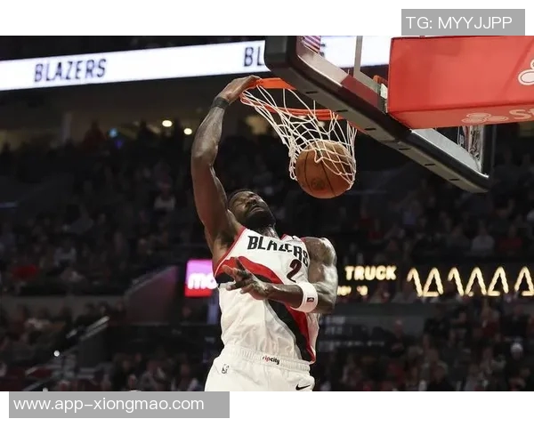 艾顿湖人生涯再创佳绩90命中率砍下20分10篮板追平队史第二多纪录