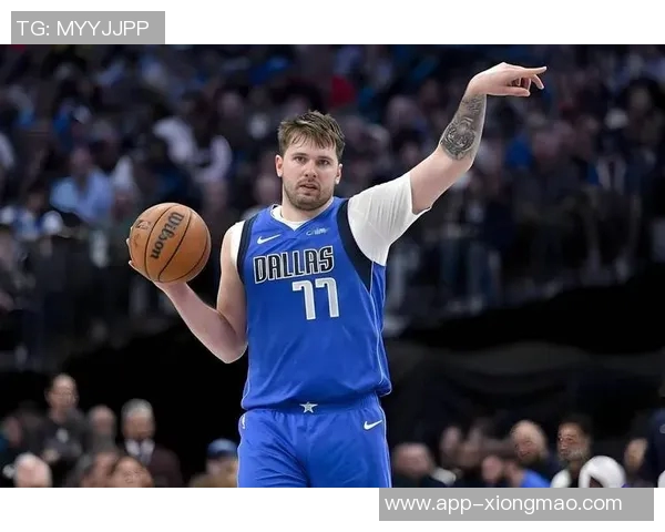 东契奇无奈摊手斯玛特遭大帽瞬间引发全场惊呼