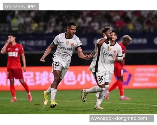 29岁海港中场茹萨宣布自由身加盟成都蓉城正式签约