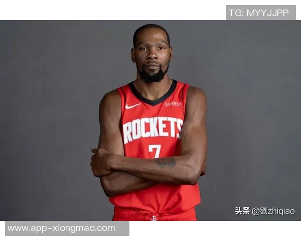 杜兰特三节表现抢眼15投8中贡献22分5篮板1助攻2盖帽第三节状态略有下滑