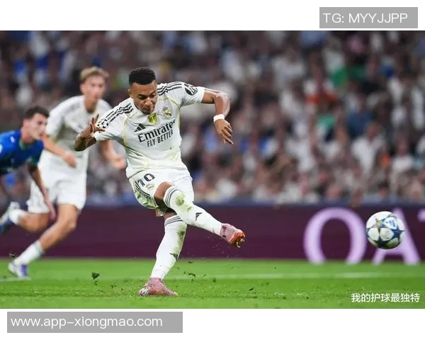 姆巴佩梅开二度助力皇马取胜社媒分享庆祝瞬间展现球队团结力量